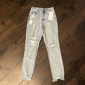 TINSELTOWN curvy lighting bolt ripped light wash mom jeans